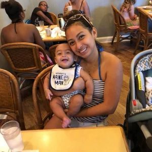 Meet your Posher, Raquel